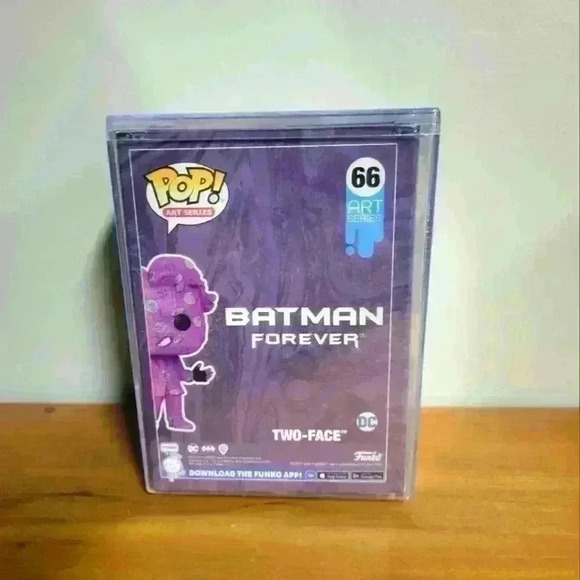 Funko pop Batman Forever art series Two-Face#66 with hard stack protector - Picture 5 of 6